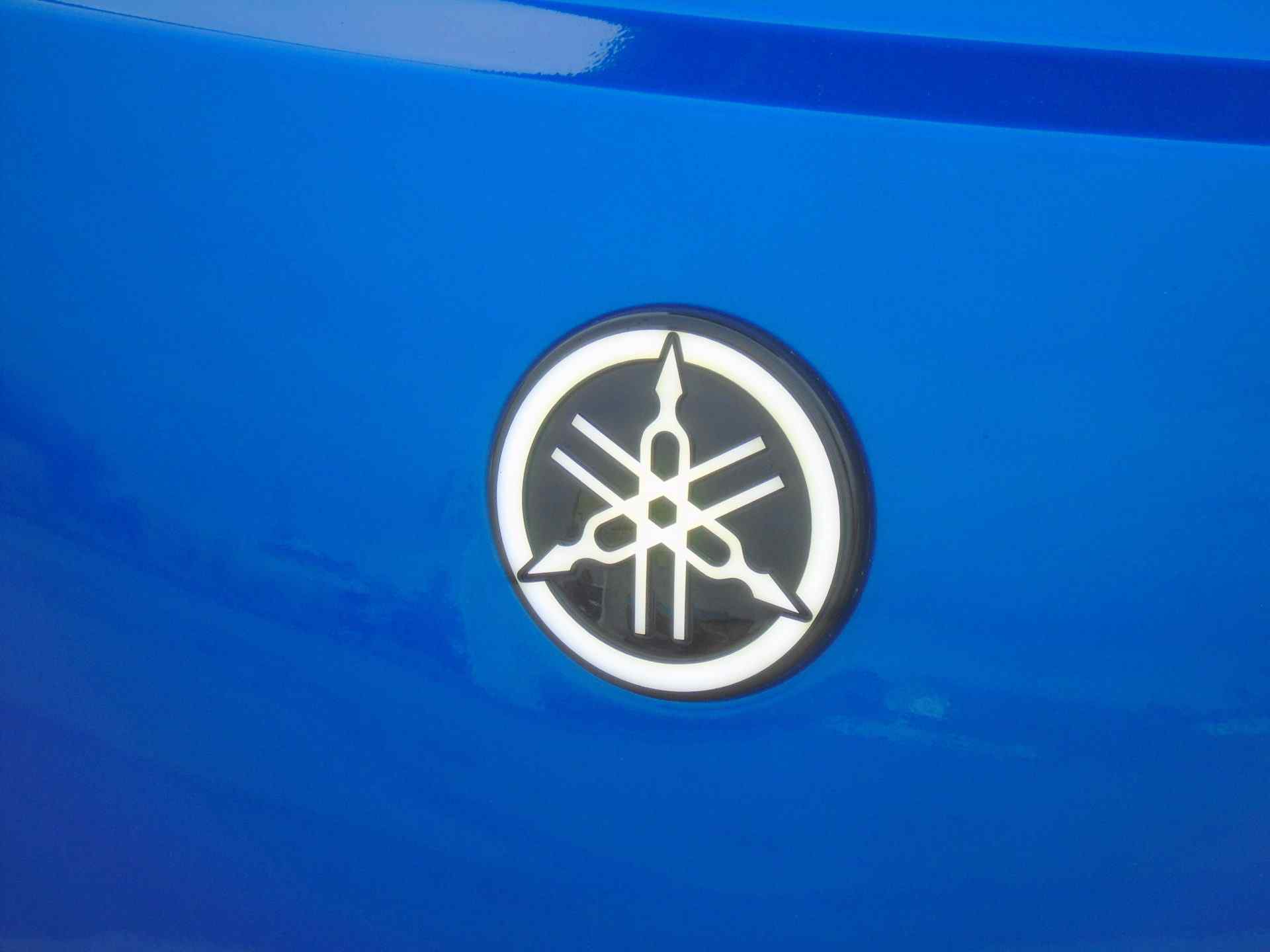 3.5" Backlight Yamaha Tuning Fork LED Logo Light - Image 3